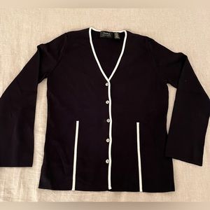 A set of sleeveless top with cardigan